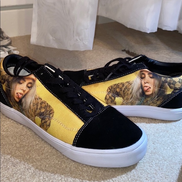 three in Shoes - Billie Eilish Three In Shoes